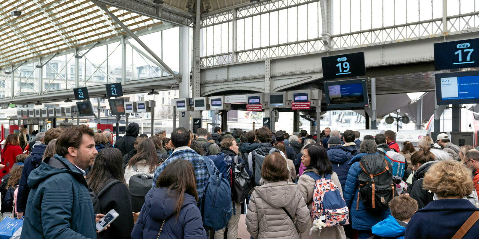 SNCF Embraces a Cashless Future: Ditching Paper Holiday Vouchers by 2025