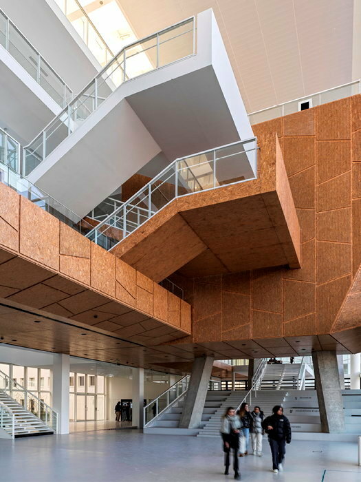 Le centre Henri-Moissan du pôle biologie-pharmacie-chimie (BPC) de Paris-Saclay a été conçu par conçu par Bernard Tschumi et Groupe-6.
© Christian Richters, avec l’aimable autorisation de Bernard Tschumi urbanistes Architectes