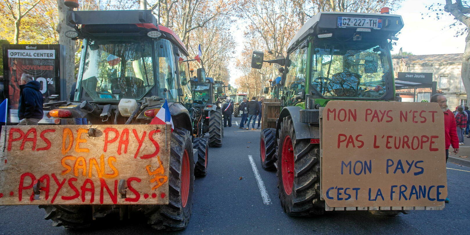 Des agriculteurs en colère menacent de bloquer Paris