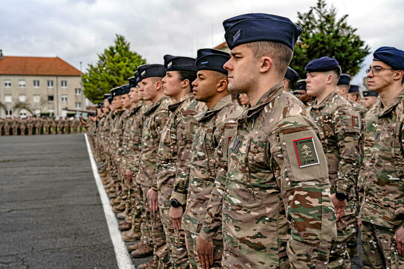 Fin décembre 2024, le 5ᵉ régiment de dragons, appartenant à la 7ᵉ brigade blindée, a été la première unité de l'armée de terre à percevoir le nouveau treillis.     © Armée de Terre