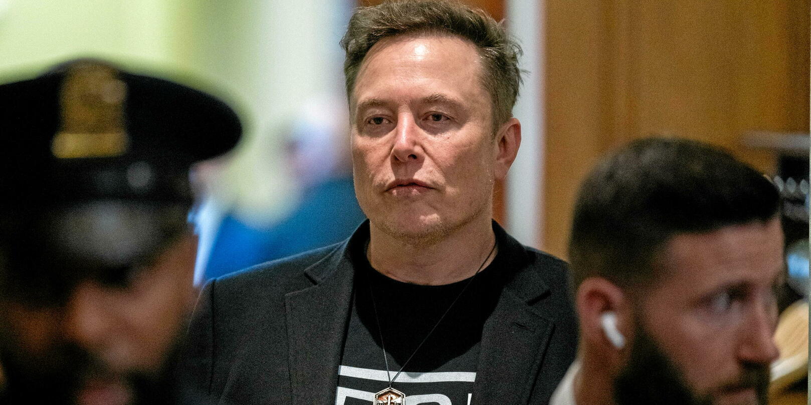 Sur X, Elon Musk partage une publication déresponsabilisant Hitler, Staline et Mao