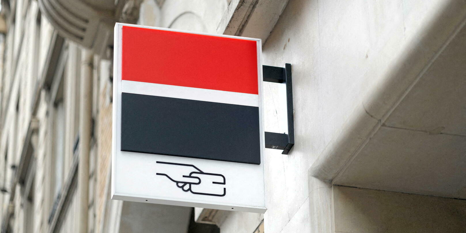 Un alternant à la Société générale détourne des milliers d’euros