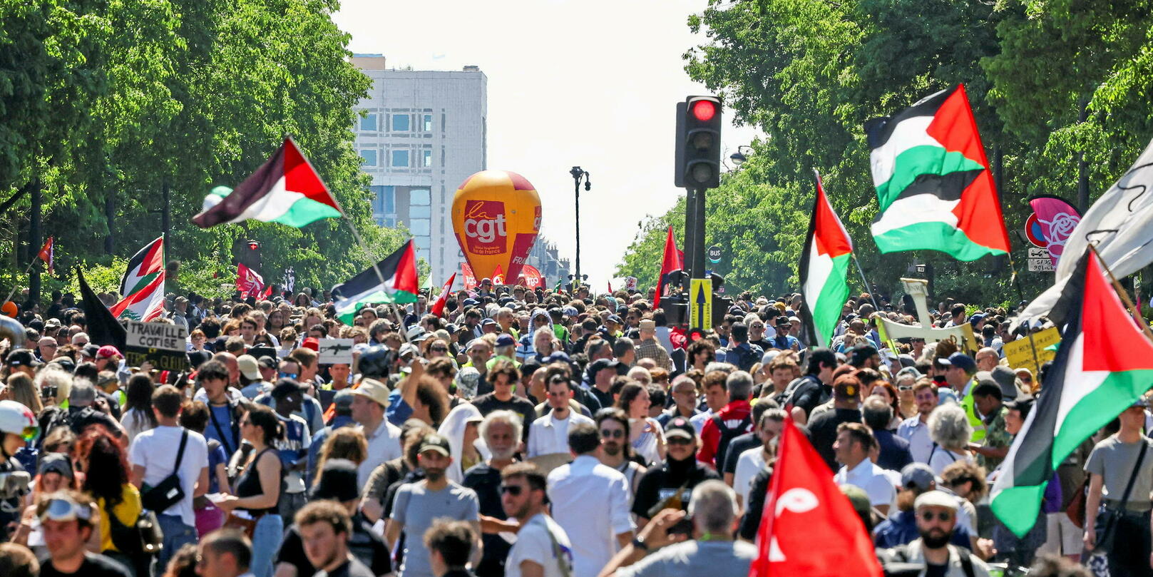 Photo Manifestations du 1erMai: seize arrestations  Paris et Lyon, des heurts  Nantes