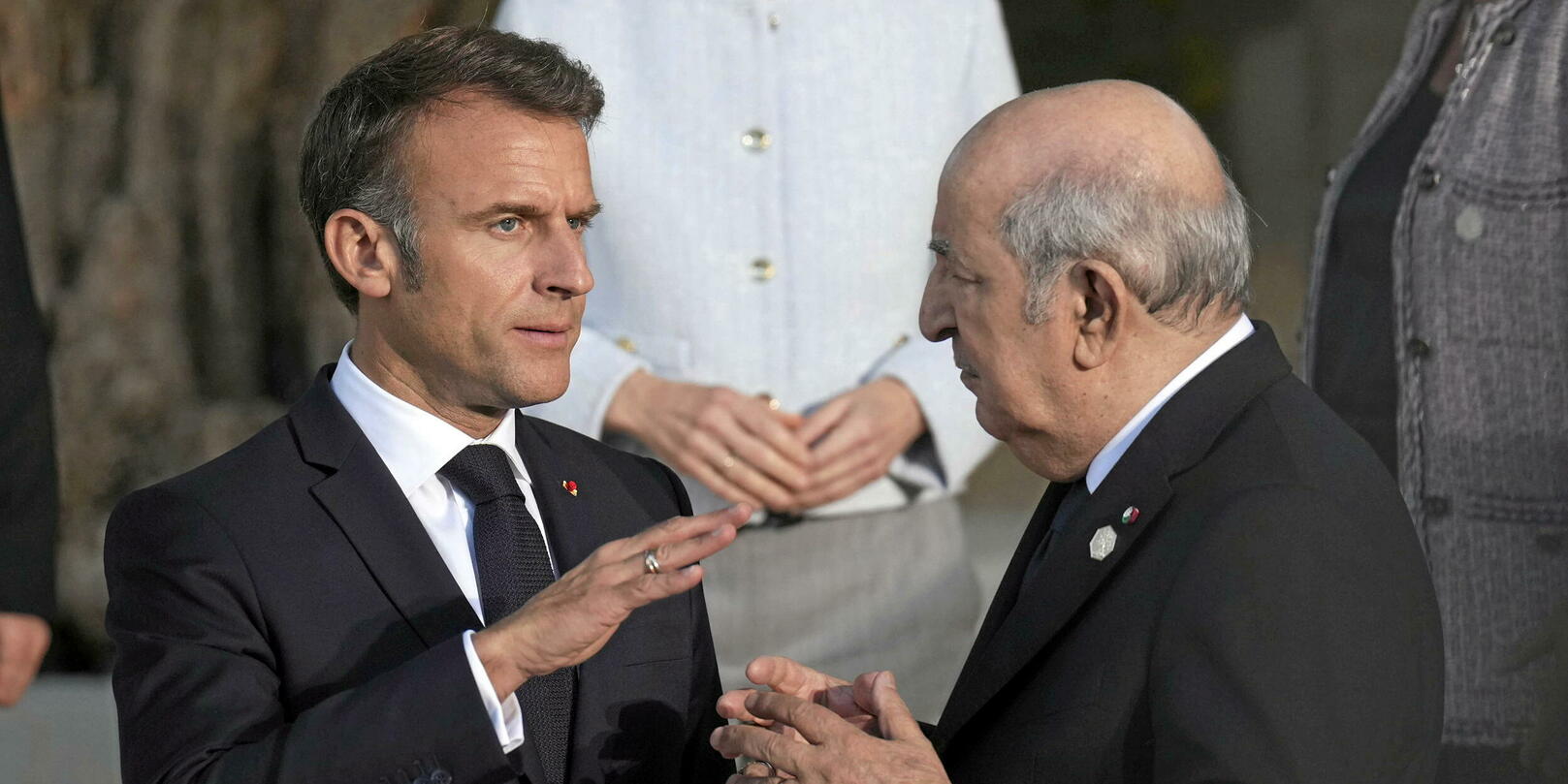 « Chiche ! » : Alger défie Paris sur fond de menaces de gel d’avoirs