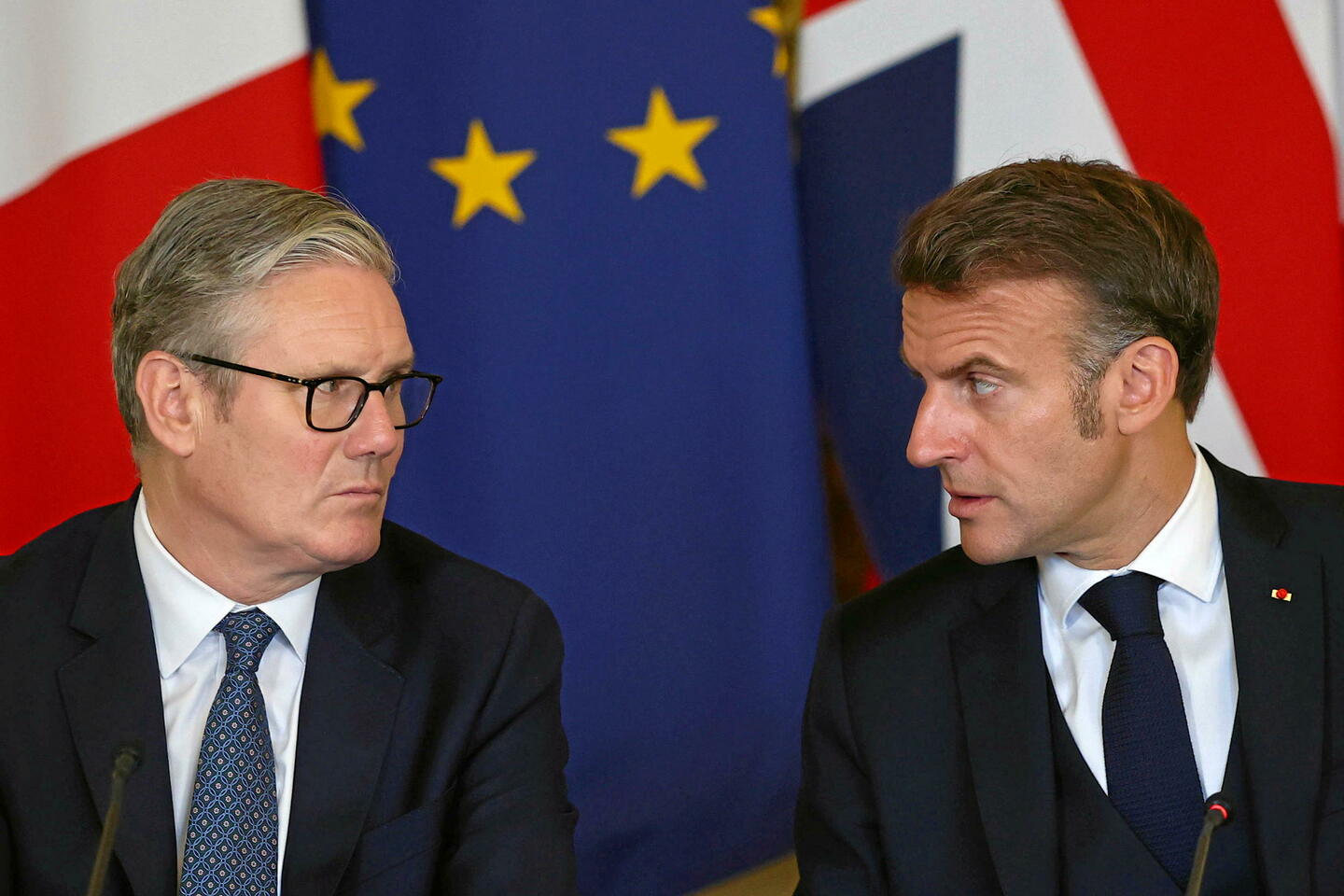 Emmanuel Macron et Keir Starmer, complices du bouton rouge