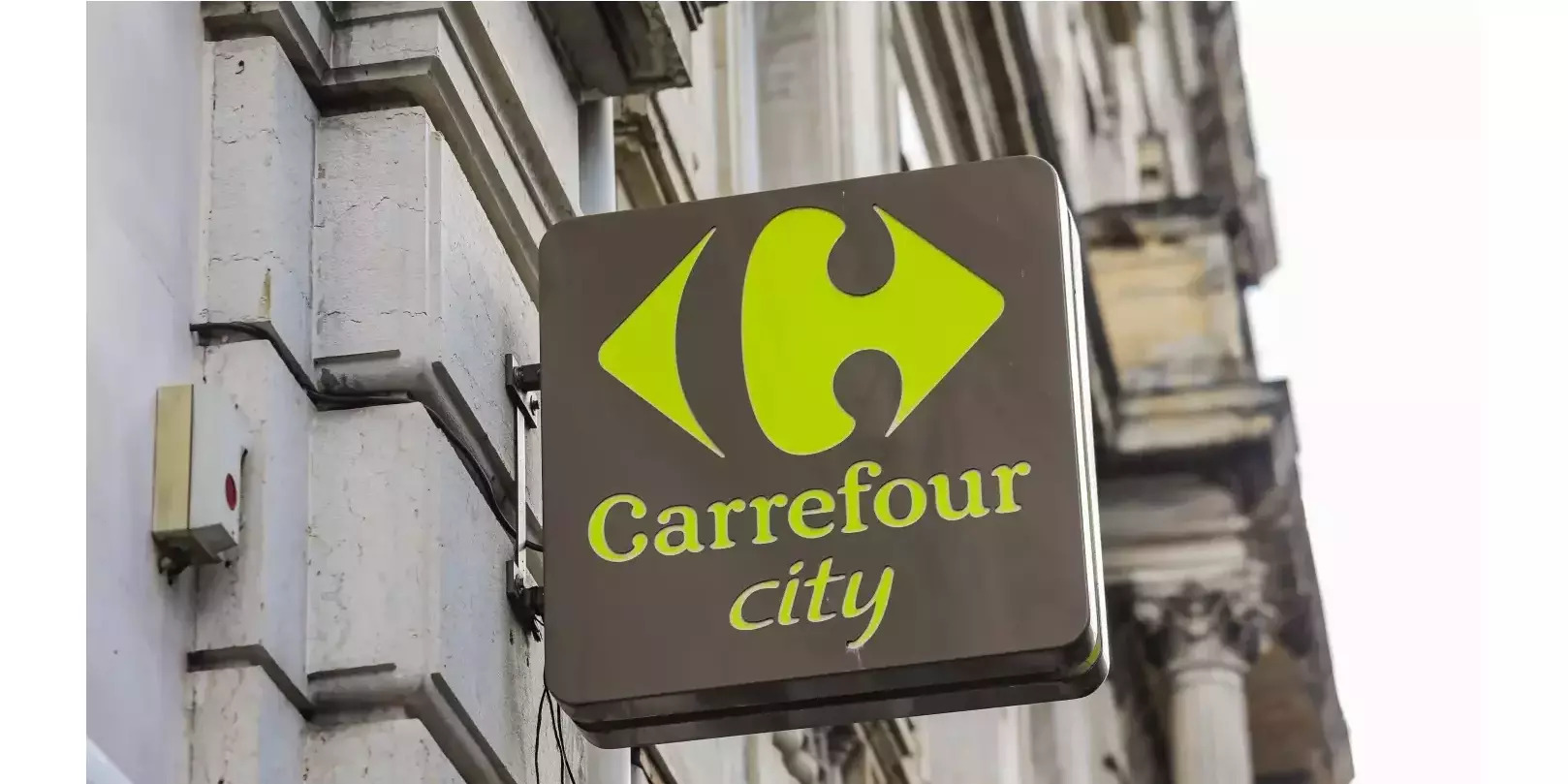 Polémique à Paris : Une pétition de stars contre un Carrefour City enflamme le débat !