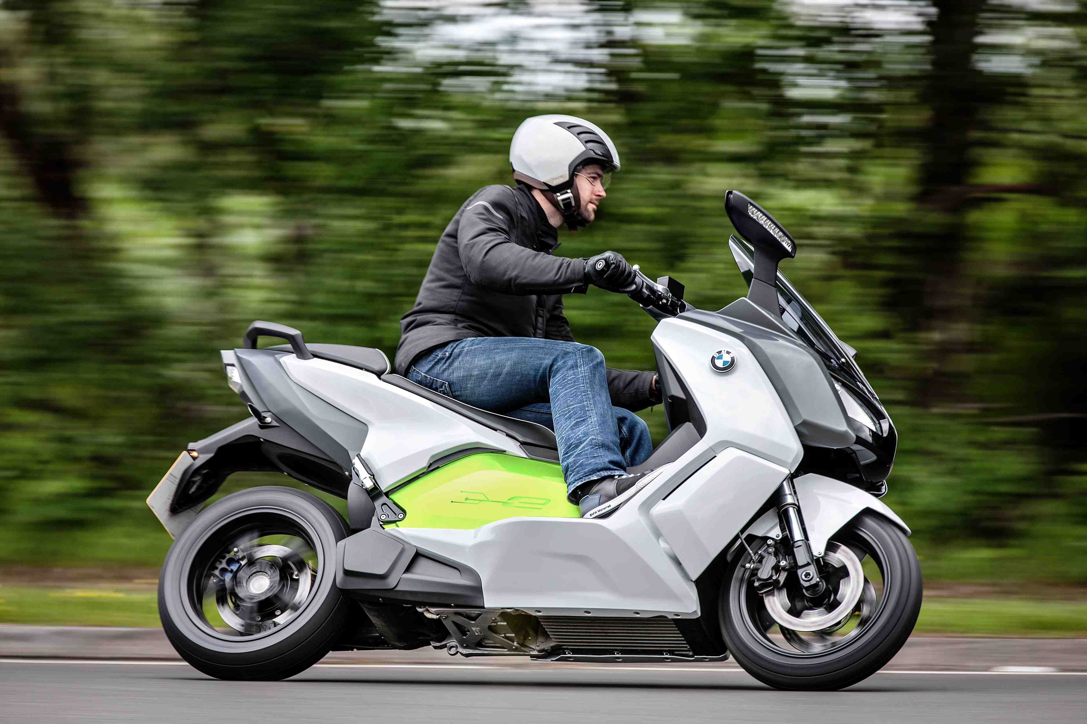 bmw-c-evolution-un-scooter-lectrique-pour-pr-parer-l-avenir-automobile